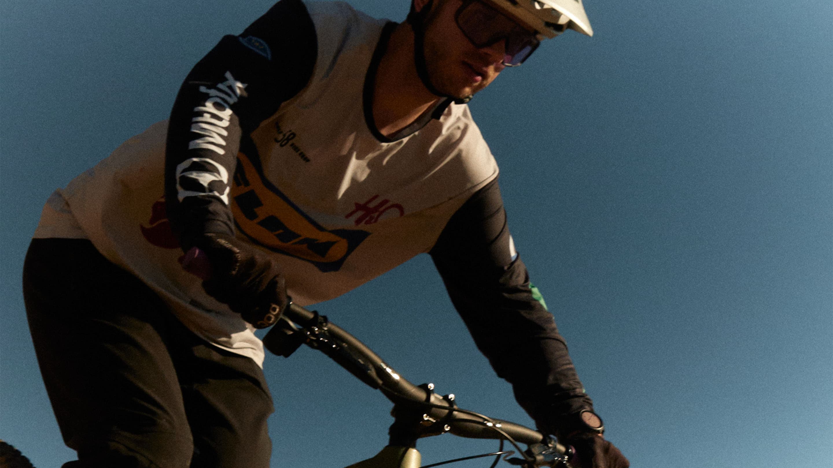 Pre-order HIGH&OVER Bootlegger MTB jersey.