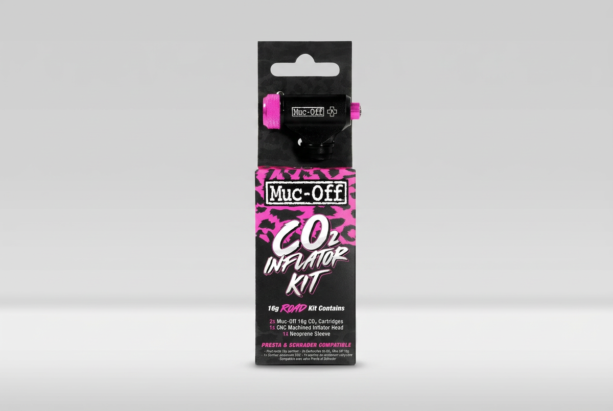 Muc-Off CO₂ Road Inflator Kit med er studiobakgrund